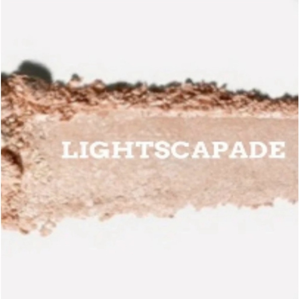 MAC !MOST COVETED! SPECIAL EDITION Mineralize Skinfinish - Picture 8 of 14